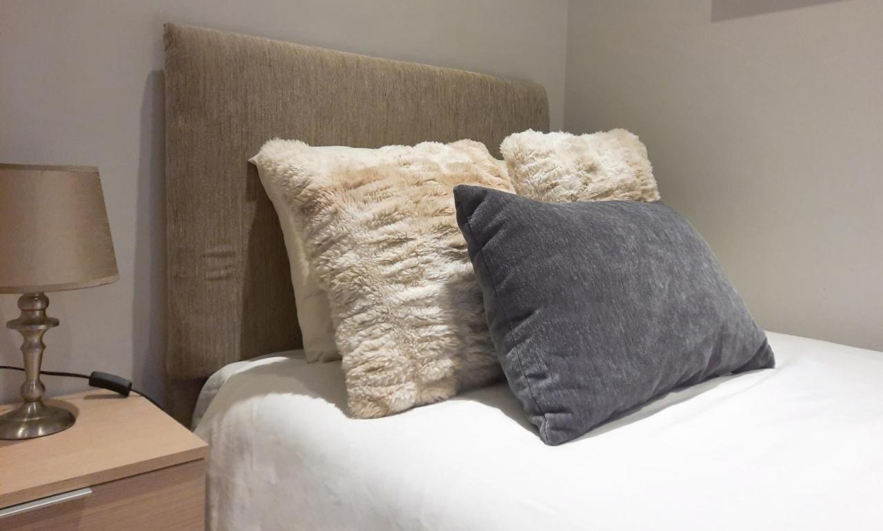 Cozy Rooms - Great Bus Connections - Free Parking Моста Екстер'єр фото